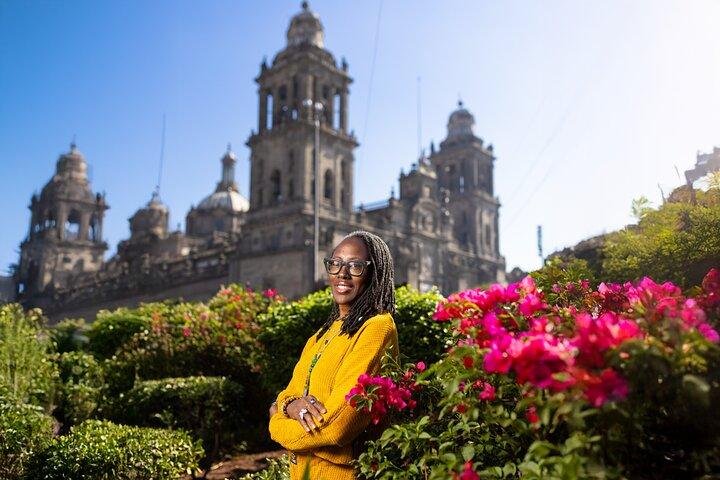 Private CDMX Photoshoot with Local Photographer