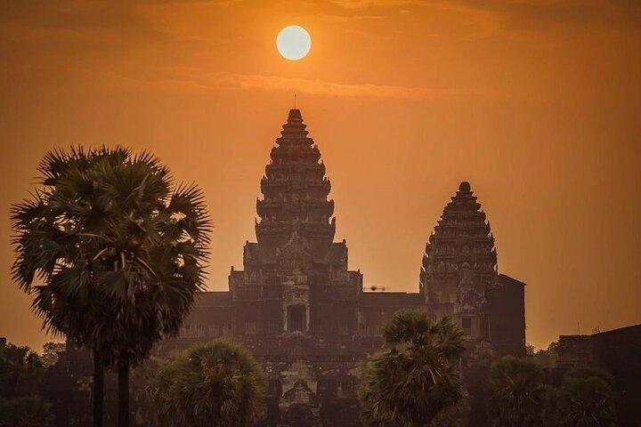 Angkor Wat Sunrise Small Group Tour with Expert Guide