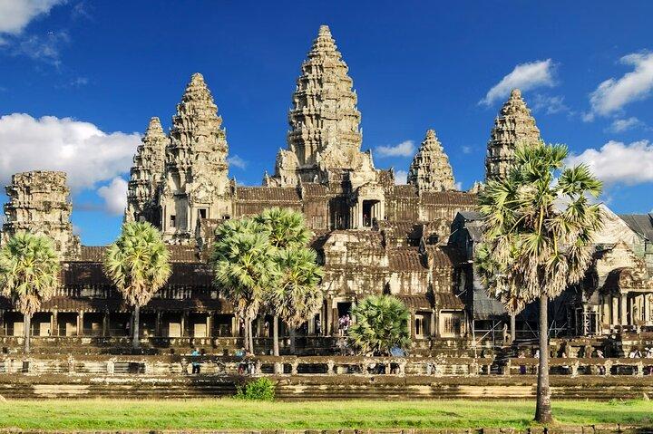Angkor Wat Sunrise Small Group Tour with Expert Guide
