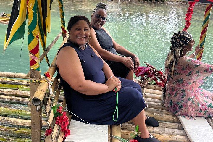 Relaxing BambooRafting e Massagem de CalcárioExperience-MontegoBay