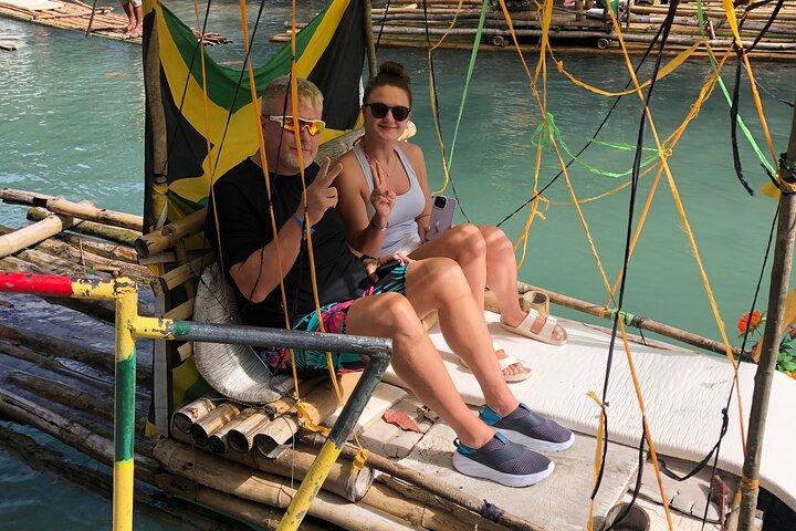 Relaxing BambooRafting e Massagem de CalcárioExperience-MontegoBay