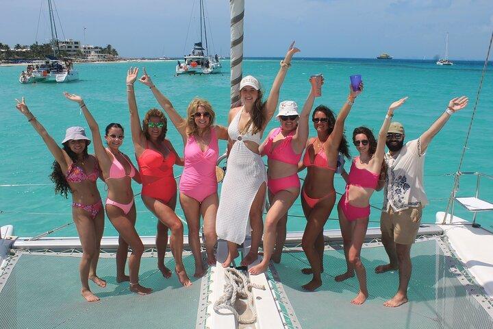 Isla Mujeres Catamaran Tour with Open Bar from Costa Mujeres