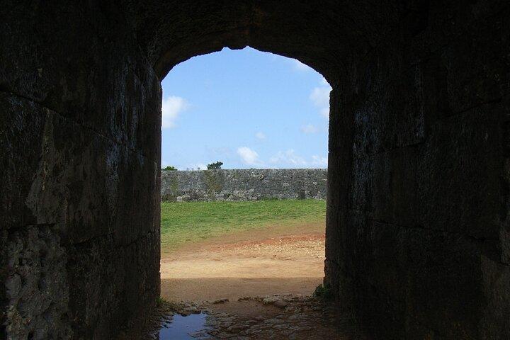 Okinawa : Visita al castillo de Zakimi y al Museo Yuntanza Heritage Tour