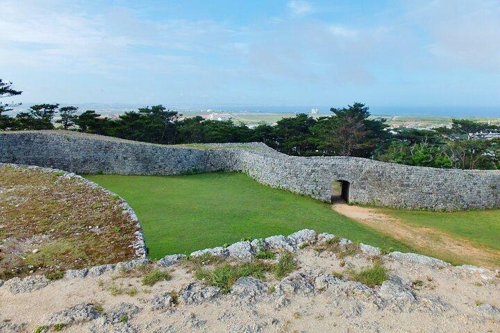 Okinawa : Visita al castillo de Zakimi y al Museo Yuntanza Heritage Tour