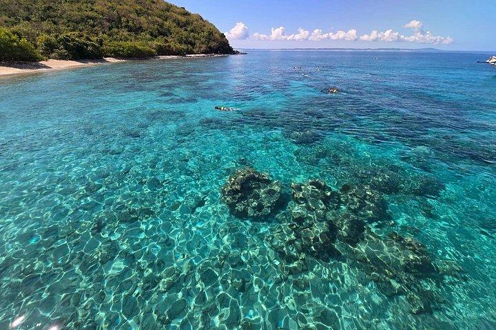 クレブラ島シュノーケリングとビーチ日帰りツアーはオールインクルーシブ
