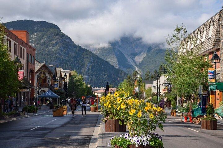 Calgary/Banff: Gondola, Upper Hot Spring, Bow Fall & Top 3 Lakes