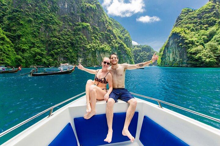 Excursión de un día a las islas Phi Phi en lancha rápida desde Phuket