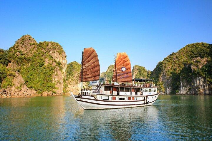 2 - Day Off the Beaten Path Bai Tu Long Bay em Cruzeiros Garden Bay