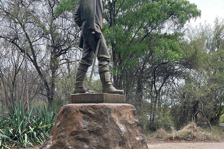 Victoria Falls Guided Walk to 16 Iconic Viewpoints.
