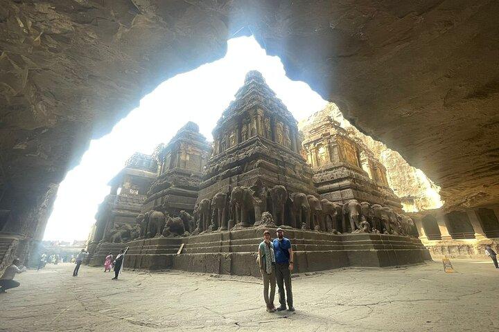 ムンバイからボパールへ古代の洞窟、寺院、ムガル帝国の記念碑を訪ねる