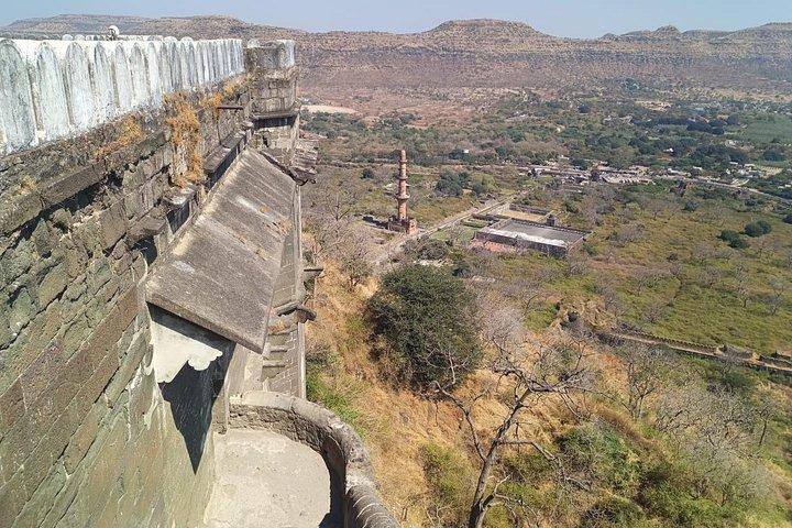 ムンバイからボパールへ古代の洞窟、寺院、ムガル帝国の記念碑を訪ねる