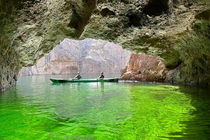 Tour autoguidato in kayak della Grotta di Smeraldo da Willow Beach