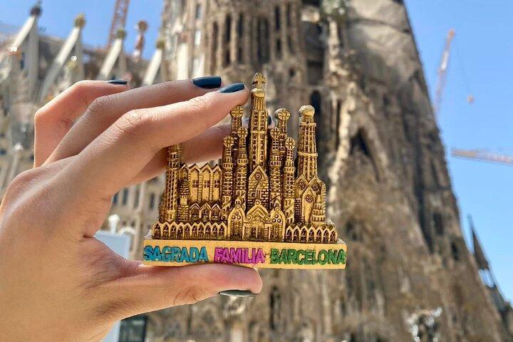 Best of Barcelona: Sagrada Familia, Gaudi & Candy Tasting Tour