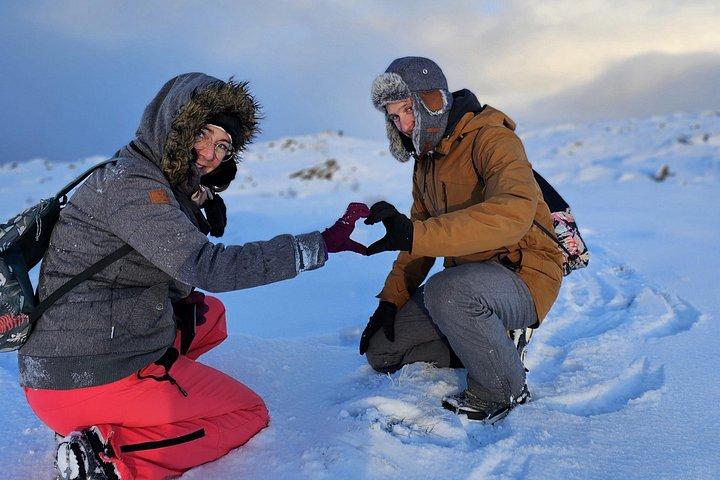 ノルウェーでの北極スノーシューハイキング