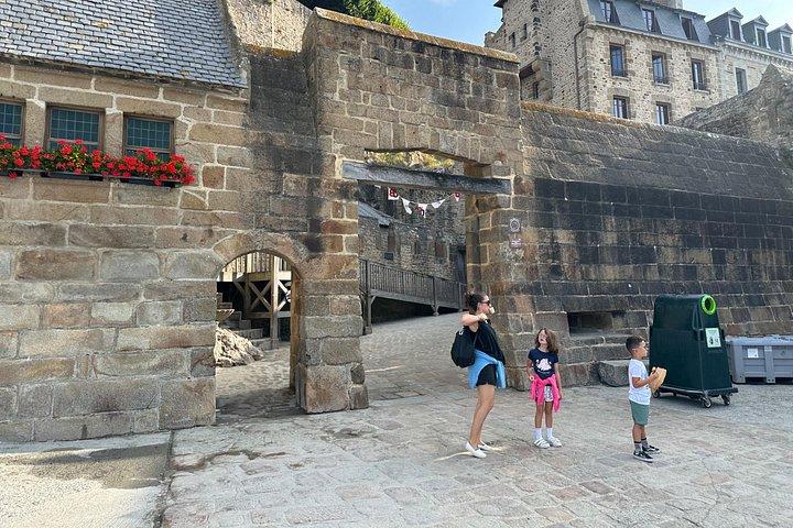 パリからモンサンミッシェルとルーアンへのプライベート日帰り旅行