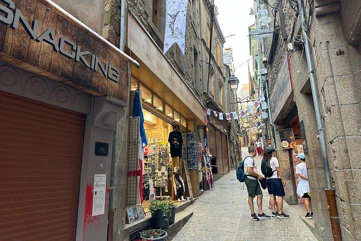 パリからモンサンミッシェルとルーアンへのプライベート日帰り旅行