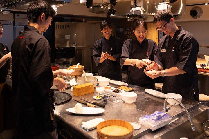 Upptäck Japanska Umami: Onigiri & Dashi Masterclass i Tokyo
