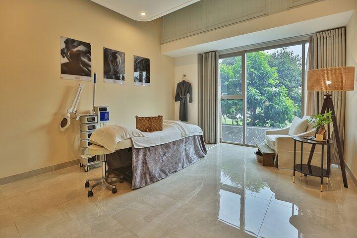 Trattamento viso di lusso in una spa tranquilla e privata