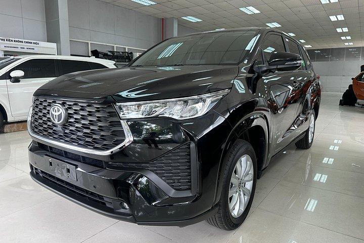 セダン/SUV/16 席でホイアンからダナンまでのプライベート タクシー