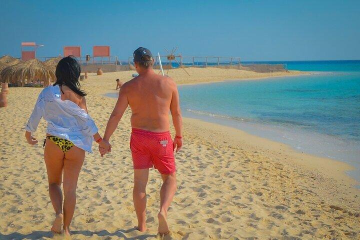 Hurghada: Dia da Família de Barco Privado para Orange Bay Island e Almoço