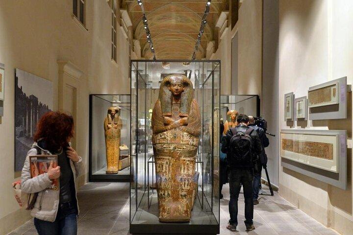 Privat dagsutflykt till Kairos pyramider och museum med lunch - Hurghada