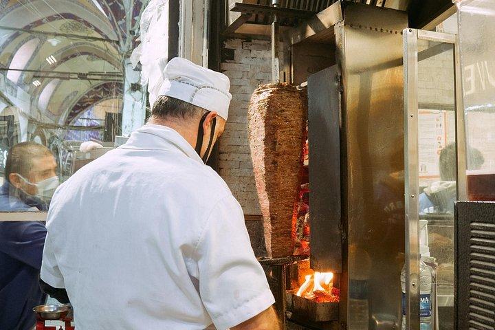 Private Post/Pre Cruise Istanbul: Van, Guide & Airport/ Port Drop