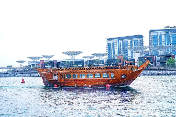 Dubaï Marina Dhow Cruise avec dîner épicé indien et spectacle de lumière