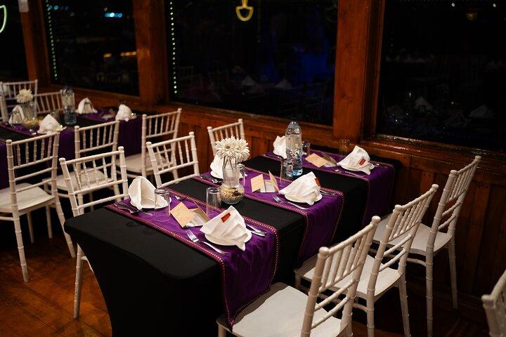 Dubaï Marina Dhow Cruise avec dîner épicé indien et spectacle de lumière