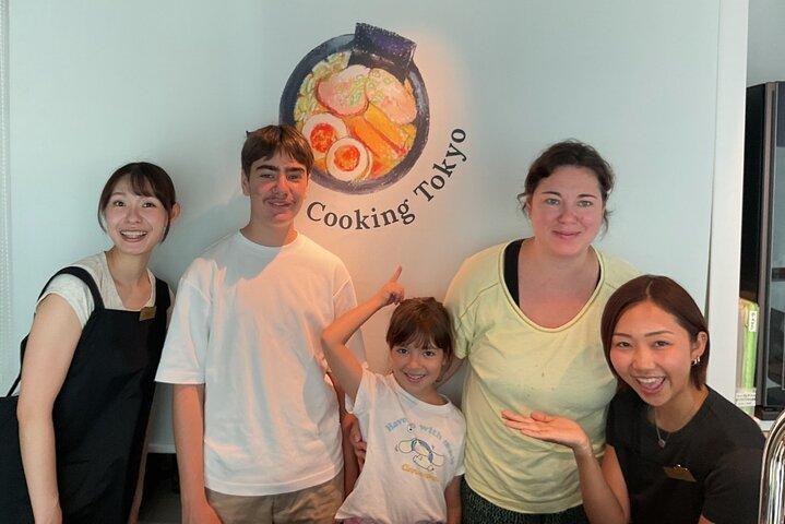 Cozy Tokyo Class: Ramen, Sushi, Sake Pairing & Intercâmbio Cultural