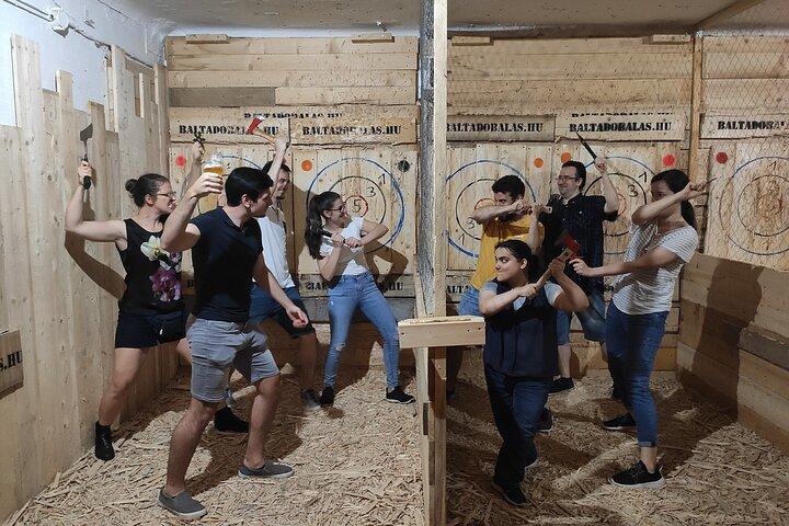 Axe lançando Budapeste