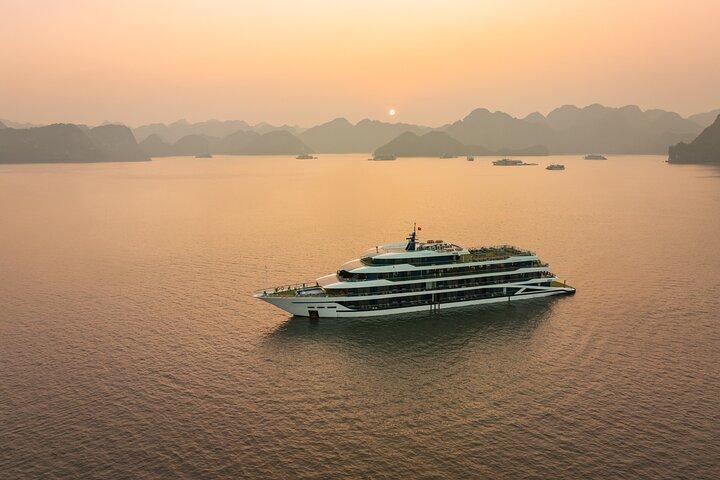 Hanoi : 2 - Tag Lan Ha Bay Luxury Doria 5 - Sternfahrt mit Balkon