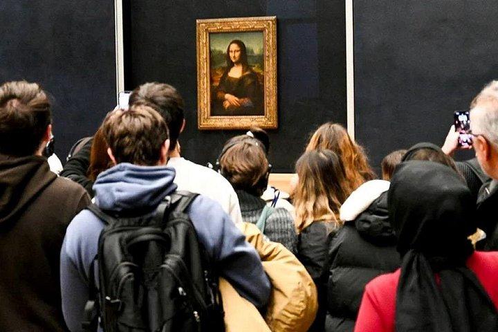 Louvre Museum Highlights Tour with Priority Access