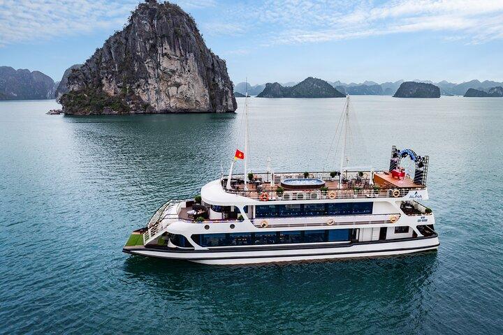 Hanoi : Baie d'Ha Long 5 - Croisière d'une journée avec jacuzzi, déjeuner, fête