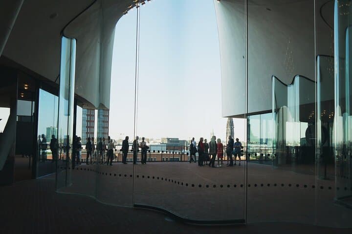 Premium Elphi Plaza guided tour with French bread and coffee