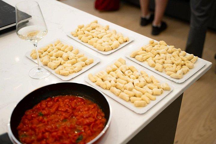 トリオンファーレ市場見学とニョッキ料理教室（マスターシェフ付き）