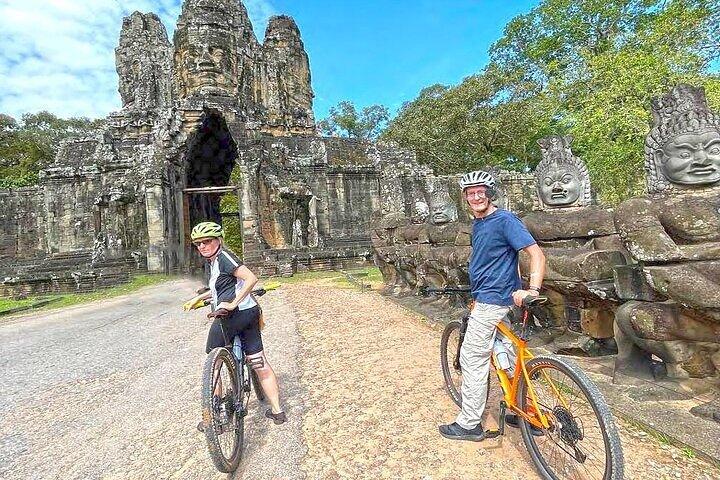 Tour dell'alba o del tramonto di Angkor Wat con Guida