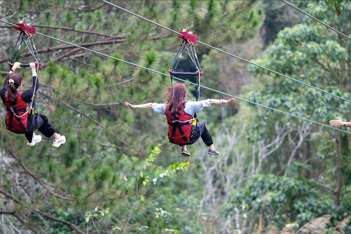 Experiência de Zipline em Datanla Waterfall