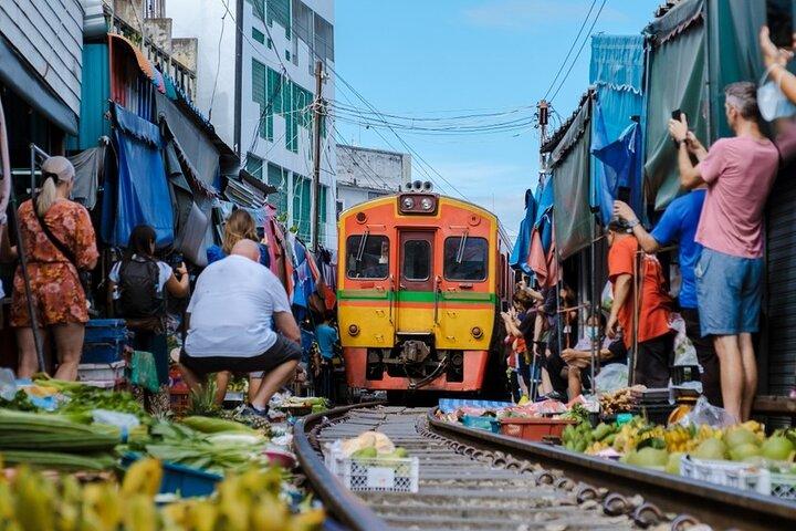 Visite guidée privée du marché ferroviaire et du marché flottant de Mae Klong