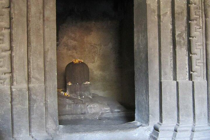 エレファンタ洞窟の秘密を発見する：ムンバイからの日帰り旅行
