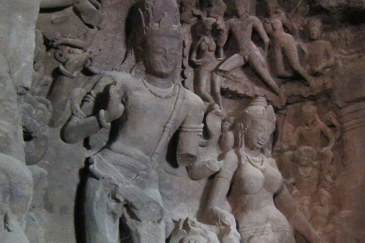 エレファンタ洞窟の秘密を発見する：ムンバイからの日帰り旅行
