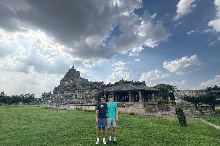 Hubli till Hampi, Bijapur, Badami, Anshi National Park och Goa Beach