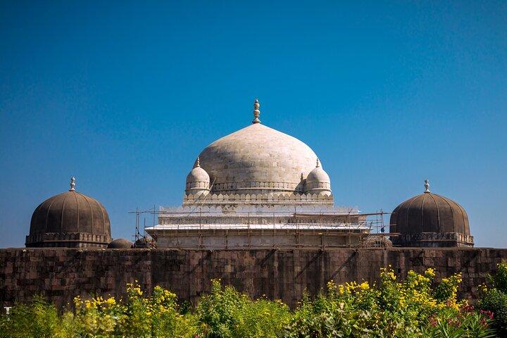 Indore to Mandu and Maheshwar: A Heritage Day Tour