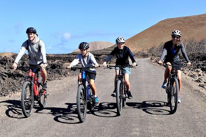 E-Bike-Abenteuer durch Lanzarotes Vulkanlandschaften