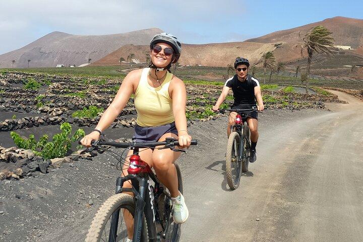 E-Bike-Abenteuer durch Lanzarotes Vulkanlandschaften