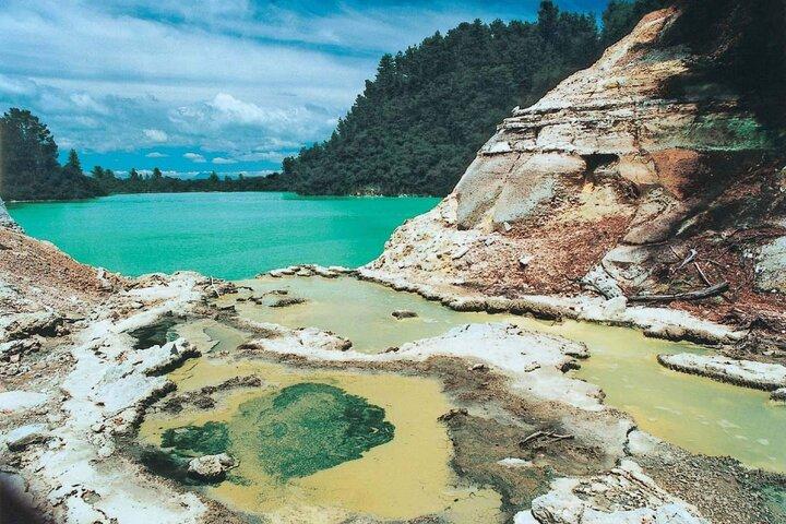 Wai-O-Tapu & Wai Ariki Hot Springs Tour em grupo pequeno em Auckland