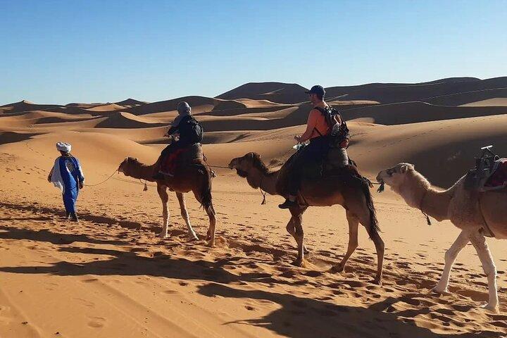 Duas noites no Deserto Merzouga Tendas privadas com passeio de camelo Jeep