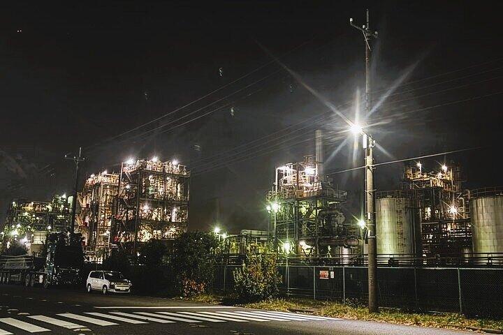 カワサキナイトファクトリーの照明：エキスパートガイド付き貸切車ツアー