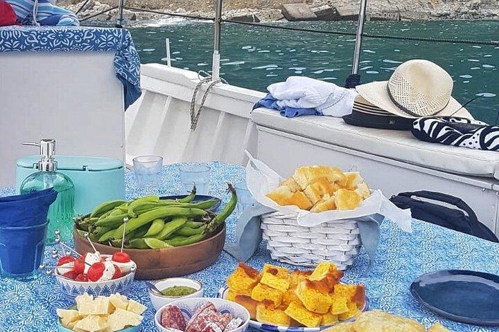 Cinque Terre Tagestour mit einem traditionellen ligurischen Gozzo