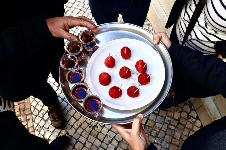 リスボンフードツアー（10+地元の珍味＆ワインの試飲付き）