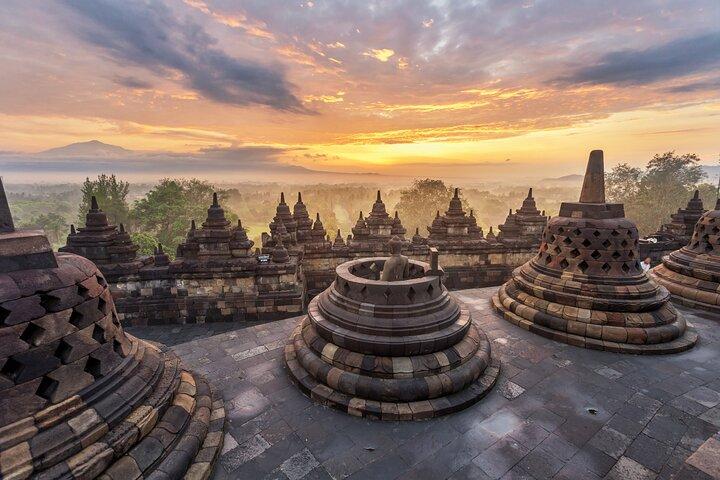 Tour al amanecer de Borobudur en el templo